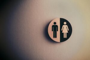 Kompedium wiedzy o nietrzymaniu moczu od Elly. Dlaczego warto go przeczytać?